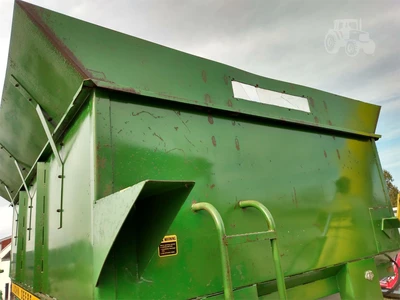 USED JOHN DEERE 1210A