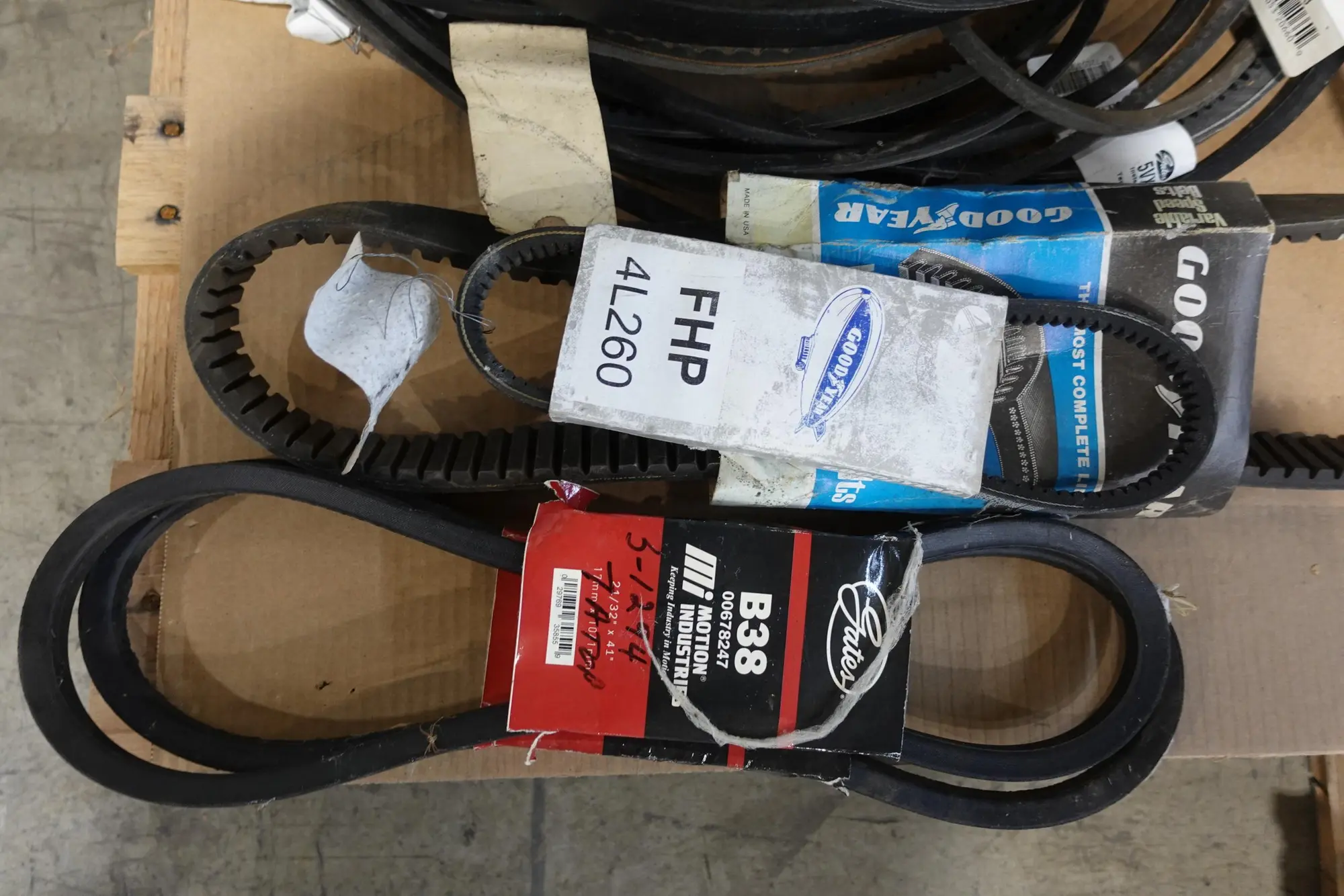 3 PALLETS OF ASSORTED V-BELTS