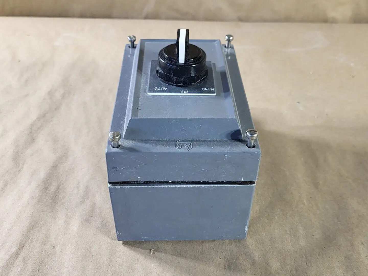 New | in-Stock ALLEN-BRADLEY 800H-R3HA4RL Switchgears British Columbia CA | Lenmark #239218
