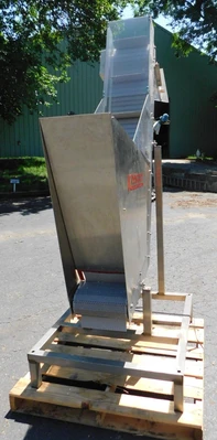 USED KISS PACKAGING ELEVATOR ELEVATOR