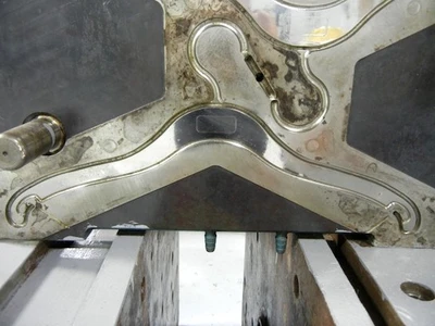Hanger 8"