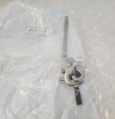 VWR 3 PRONG SWIVEL 21573-708