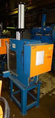 8 Ton FARGER & JOOSTEN MULTIPOWER Air/Oil Press