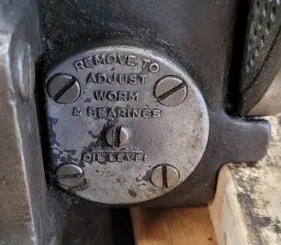 USED KEARNEY & TRECKER DIVIDING HEAD
