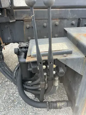 Used 2001 MACK RD688S ROLL OFF Garbage trucks Virginia US | Proxy Equipment #1381225