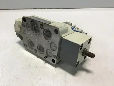 USED VICKERS DG5S83C7TPLT10JAS423M