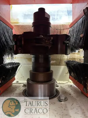 USED UNIQUE 313 MITRE DOOR MACHINE