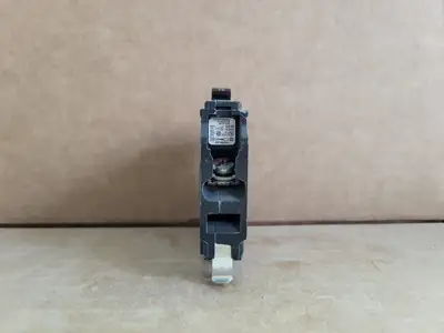 Used SQUARE D QOB115 Switchgears British Columbia CA | Lenmark #1438698