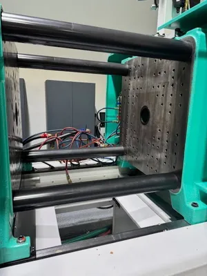 2017 ARBURG 570E-2000-800 Injection Molding Horizontal/Vertical | Machinery Network (6)