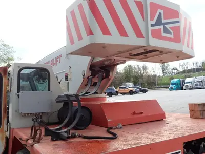 USED SHUTTLELIFT 5540F