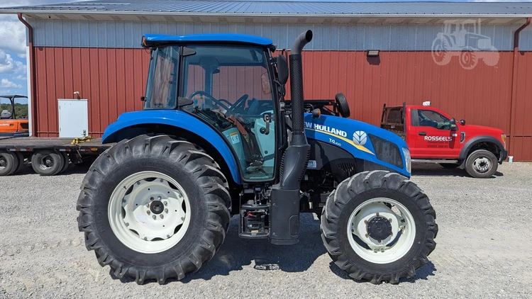 Used 2017 NEW HOLLAND T4.100 Agricultural Tractors | Rosseel's Equipment Inc #720724