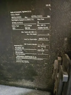 USED CROWN ELECTRIC CLAMP FORKLIFT WITH CASCADE CLAMP