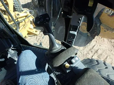 2015 Caterpillar 140M3