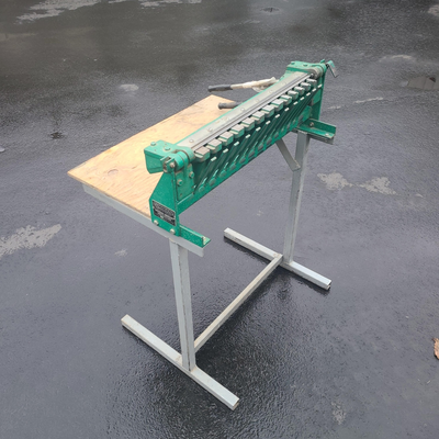 U14627C Used Tennsmith  24″ cleat bender on stand