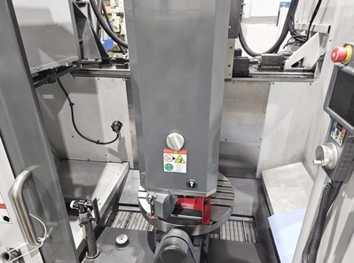 HAAS 5-axis Universal Machining Centre (2021), top condition, POA