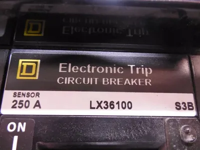 Square D LX36100 Electronic Trip Circuit Breaker 100A 600VAC no Rating Plug Used