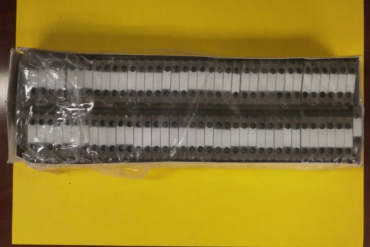 New | in-Stock Allen Bradley 1492-HM1BR   lot of 76 Terminal Blocks Arizona US | ASSET CONVERSION SPECIALISTS, INC. #320424
