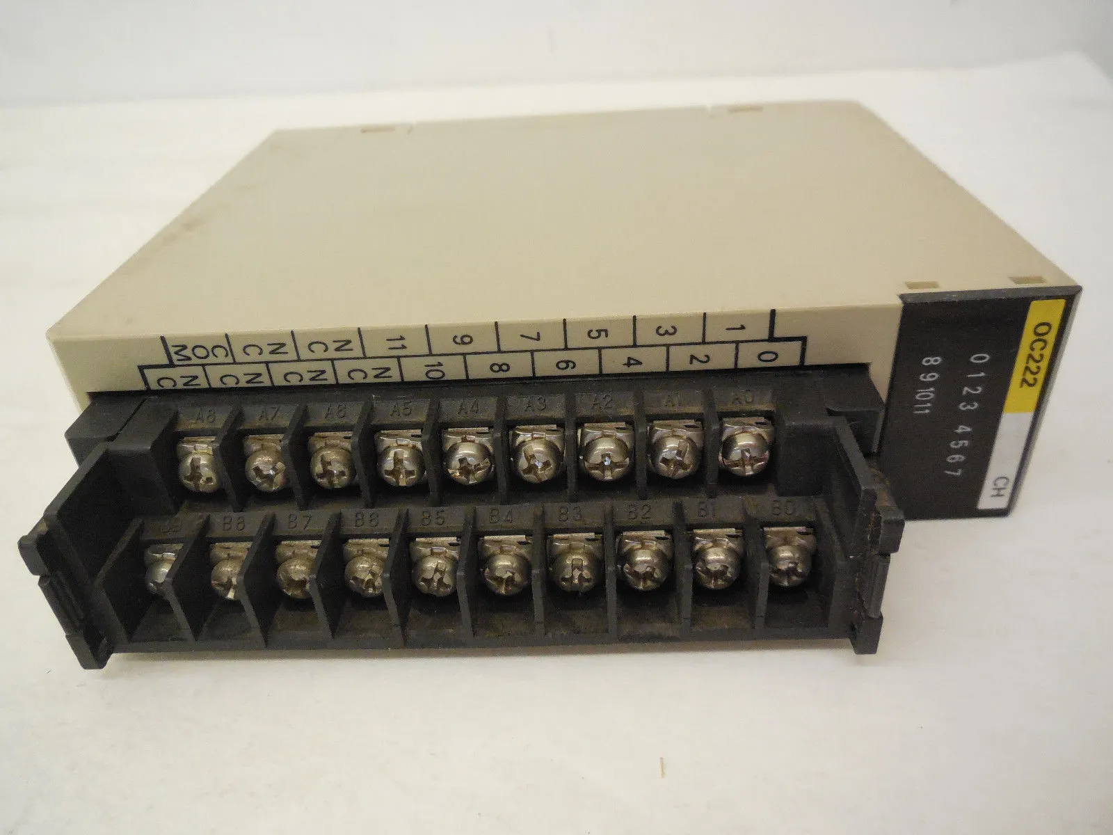 OMRON C200H-OC222 OUTPUT UNIT C200HOC222