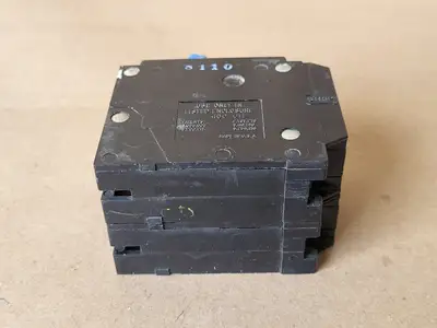 15 Amp 1 Pole, 40 Amp 2 Pole, 240 Volts Quad Tandem Circuit Breaker