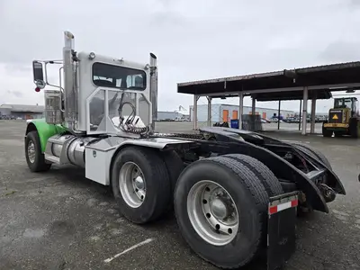 USED 2023 PETERBILT 389