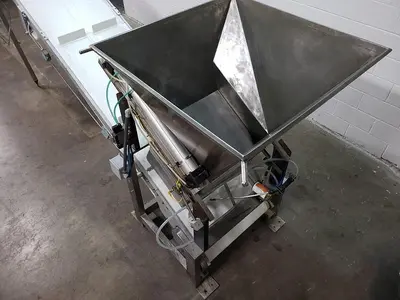 CMI Guillotine Hopper & Incline Conveyor