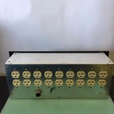 ULTRATECH ROCKMOUNT POWER DISTRIBUTION CONTROLLER