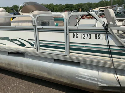 1998 Manitou Unknown 20' Pontoon Boat