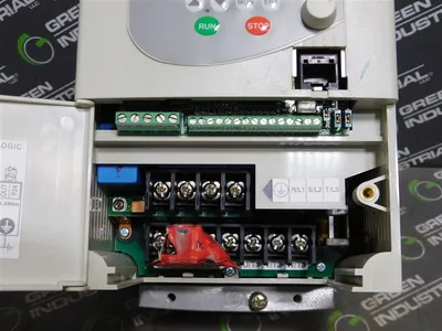 Toshiba VFS9-4015PL-WN(1) Transistor Inverter 2HP 3.1kVA 4.1A 0.5/400Hz Used