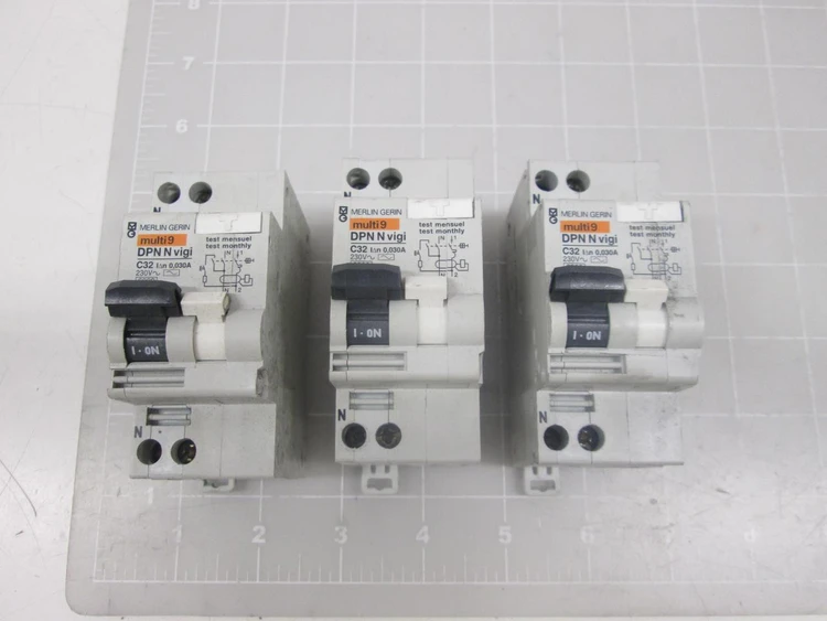 Used MERLIN GERIN _UNKNOWN_ Circuit Breakers Texas US | OCO Industrial #1675490