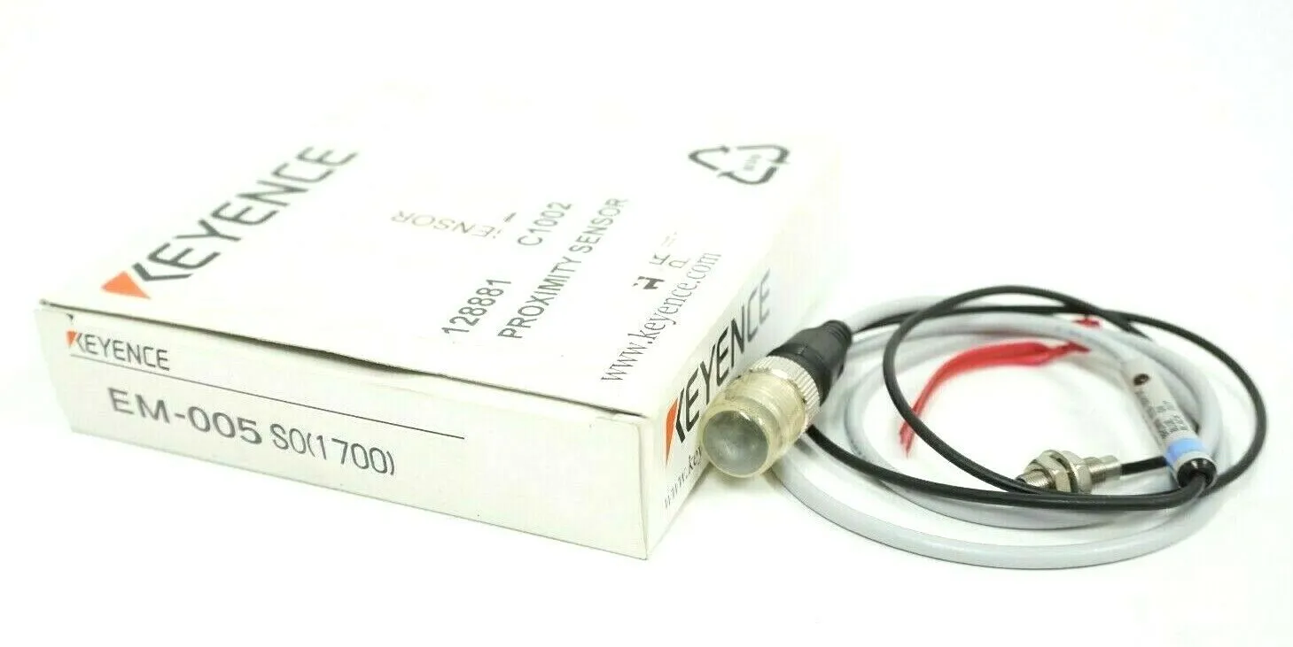 NEW KEYENCE EM-005 EM-005SO(1700) PROXIMITY SENSOR EM005