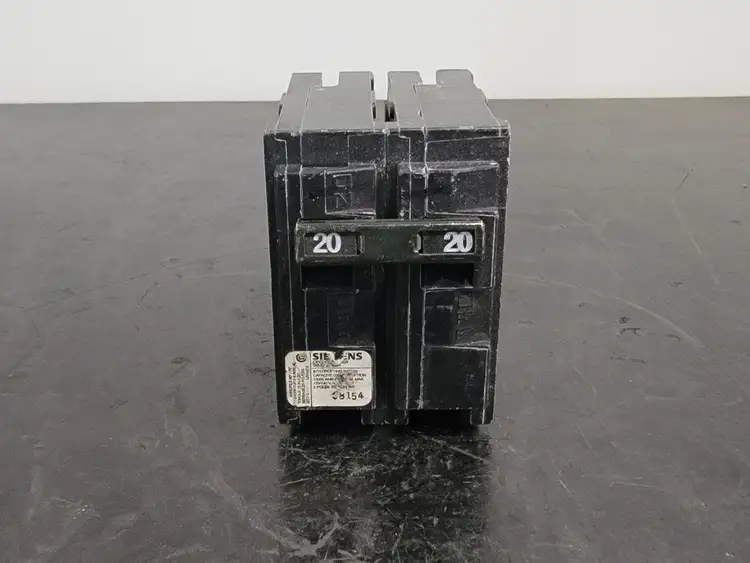 Used SIEMENS Q220 Switchgears British Columbia CA | Lenmark #242973