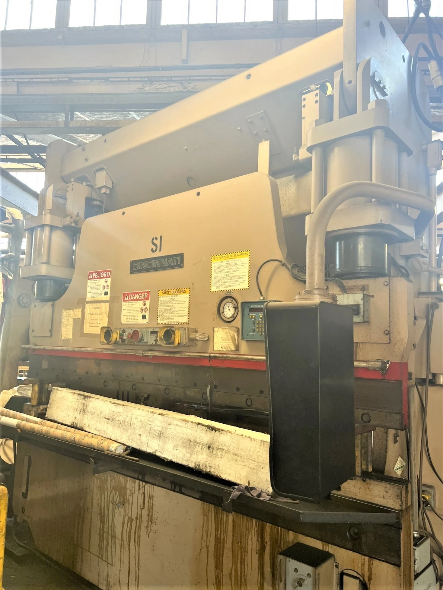 USED 1982 CINCINNATI INC 230FMX8