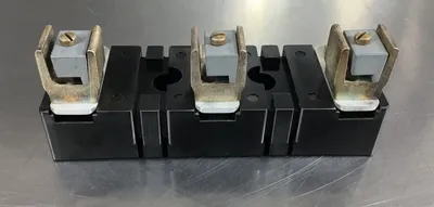 Allen Bradley 1491-N333 /A 250-600V 61-100A 3P Fuse Block **(only 1 block) 4B-28