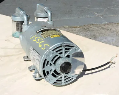 USED GAST OILESS VACUUM PUMP 0322-V103-G8DX