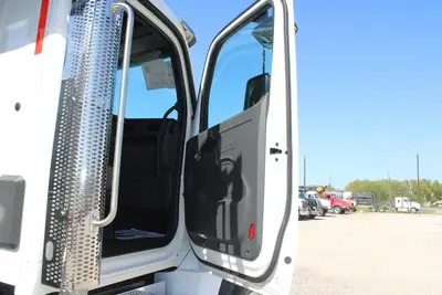 New | in-Stock 2027 PETERBILT 548 Rolloff Trucks Texas US | Roll Off Truck World #1492012