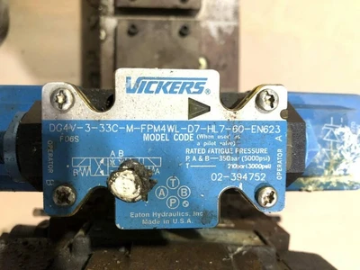 Hydraulic 5 Valve Manifold w/ 2 Vickers DG4V-3-33C-M-FPM4WL-D7-HL7-60-EN623