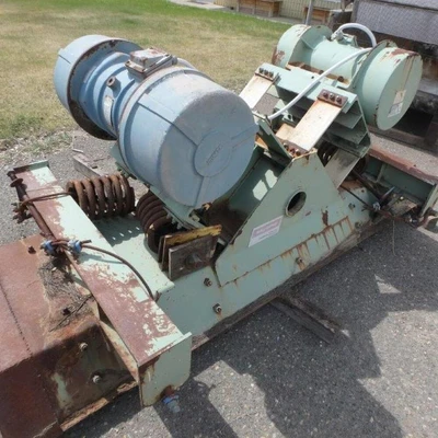 Carrier 2 ft. x 9 ft. Vibrating Pan Feeder