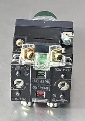 GE CR104PBT11G353 GREEN ILLUMINATED PUSHBUTTON. Loc4D23