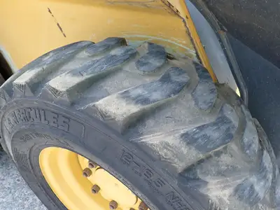 Used 2015 DEERE 318E Skid Steer Loaders Massachusetts US | Brookside Equipment Sales #1422198