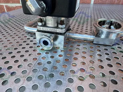 USED ITT PURE FLO .5-316L- RA20MAX 5 WAY DIAPHRAGM VALVE W/ 1/2" SANITARY FITTING