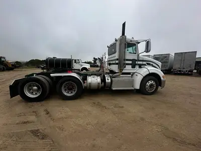 USED 2011 PETERBILT 384