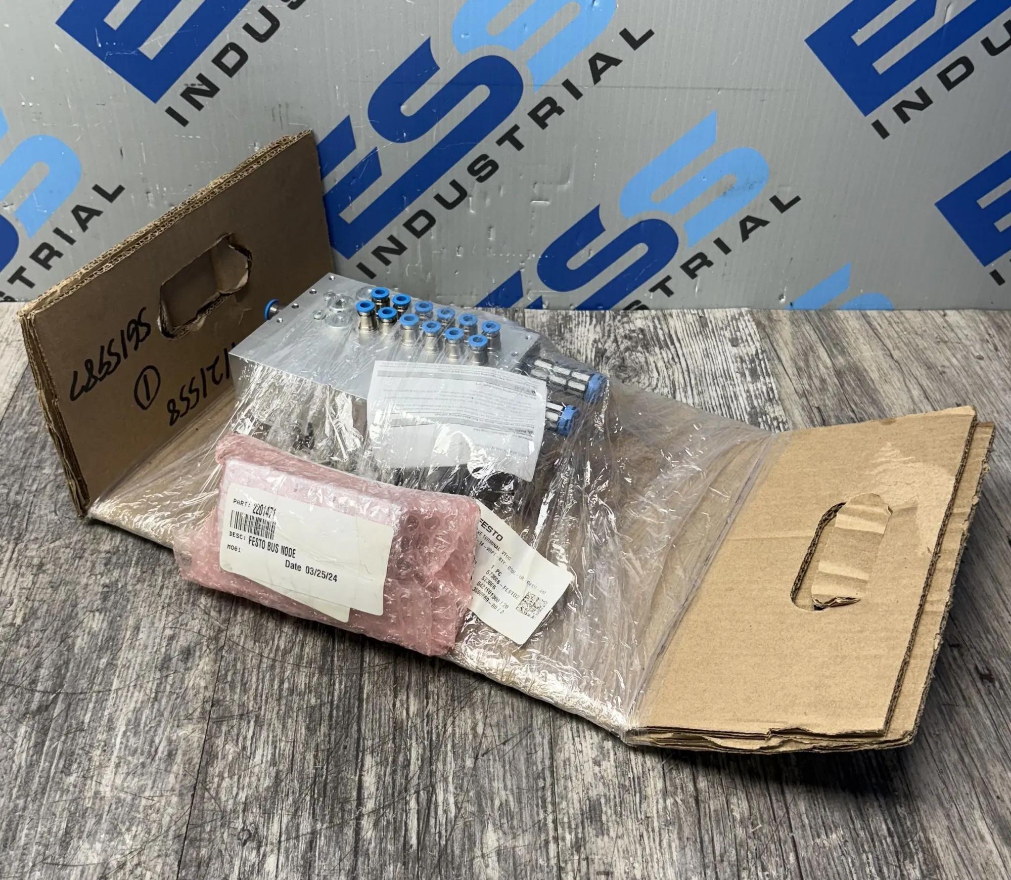 NEW Festo VTUG-14-VRPT-B1Y-Q10L-UR-Q6SU-6M