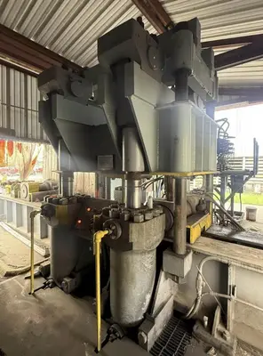 2000 TON HEAVY DUTY 4-POST HYDRAULIC STRAIGHTENING PRESS. STOCK # 0543726