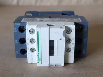 USED SCHNEIDER ELECTRIC LC1D32