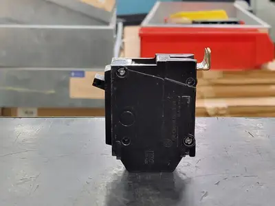 Used GENERAL ELECTRIC THQB130 Switchgears British Columbia CA | Lenmark #241670