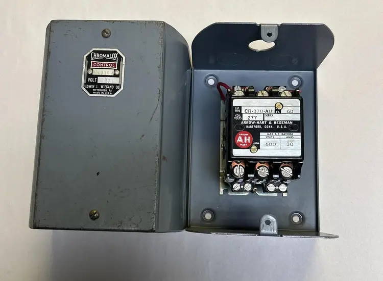 Used CHROMALOX CR330AU Miscellaneous Equipment (Electrical & Power) | Surplus Asset Holdings #1195148