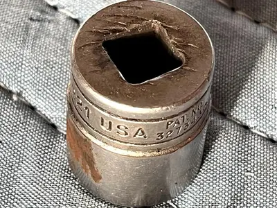 Snap-On F221 3/8" Drive 12-Point SAE 11/16" Flank Drive Shallow Socket