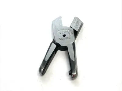USED VESSEL ANGLED NIPPING BLADES FOR HAND HELD AIR NIPPER