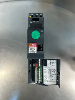 Schneider Electric Altivar 320 ATV320U07N4B 0.75kW-1HP (8.3.2)