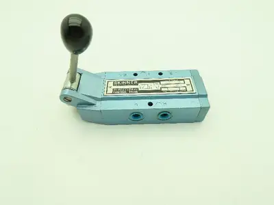 Skinner S3L0ACX2 Manual Directional Control Valve 5-Way 2 Pos 150PSI 1/4" NPT